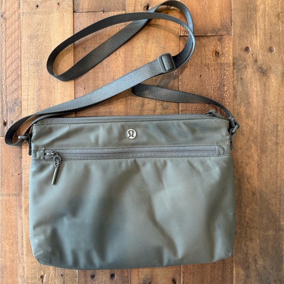 Lululemon Crossbody Olive Green Bag - Picture 2 of 8